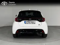 Usado Toyota Yaris Hybrid Sport 116 CV (85 kW) 2023 Blanco classic Berlina