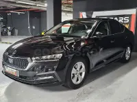 Usado Skoda Octavia Ambition 150 CV (110 kW) 2021 Negro Berlina