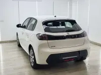 Usado Peugeot 208 Active 101 CV (74 kW) 2020 Blanco Utilitario