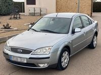 Usado Ford Mondeo 129 CV (94 kW) 2004 Plata Berlina