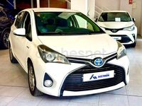 Usado Toyota Yaris Hybrid Active 100 CV (73 kW) 2016 Blanco Berlina