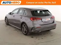 Usado Mercedes A180 109 CV (80 kW) 2018 Gris Utilitario