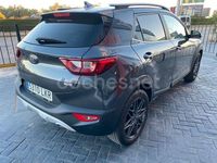 Usado Kia Stonic 100 CV (73 kW) 2020 Gris / plata SUV