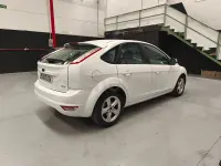 Usado Ford Focus Trend 90 CV (66 kW) 2010 Blanco Berlina