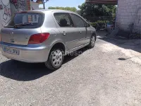Usado Peugeot 307 90 CV (66 kW) 2005 Gris / plata Berlina