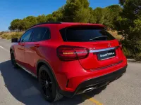 Usado Mercedes GLA180 122 CV (89 kW) 2020 Rojo SUV