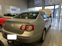 Usado VW Passat Advance 140 CV (102 kW) 2005 Azul Berlina