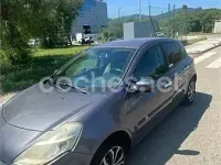 Usado Renault Clio II 70 CV (51 kW) 2010 Gris / plata Berlina