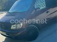 Usado Mercedes V230 143 CV (105 kW) 1998 Granate Monovolumen