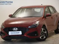Usado Hyundai i30 100 CV (73 kW) 2025 Rojo Berlina
