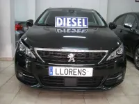 Usado Peugeot 308 Style 100 CV (73 kW) 2019 Negro Familiar