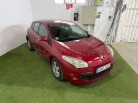 Usado Renault Mégane Expression 105 CV (77 kW) 2009 Granate Berlina