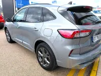 Usado Ford Kuga ST-Line 225 CV (165 kW) 2022 Gris / plata SUV