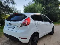 Usado Ford Fiesta Trend 95 CV (69 kW) 2015 Blanco Utilitario