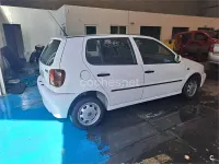 Usado VW Polo 60 CV (44 kW) 1998 Blanco Berlina