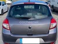 Usado Renault Clio II Authentique 70 CV (51 kW) 2010 Gris / plata Berlina