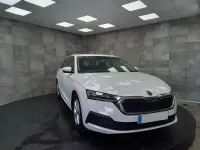 Usado Skoda Octavia 110 CV (80 kW) 2021 Blanco Familiar
