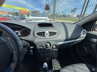 Usado Renault Clio II Authentique 70 CV (51 kW) 2006 Rojo Berlina