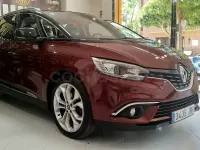 Usado Renault Grand Scénic IV Bose Edition 130 CV (95 kW) 2017 Granate Monovolumen