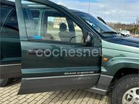 Usado Jeep Grand Cherokee Laredo 140 CV (102 kW) 2000 Verde SUV