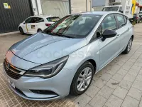 Usado Opel Astra Dynamic 105 CV (77 kW) 2016 Azul Berlina