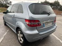 Usado Mercedes B200 140 CV (102 kW) 2006 Gris / plata Monovolumen