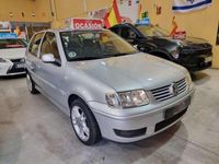 Usado VW Polo Trendline 60 CV (44 kW) 2001 Plateado Utilitario