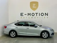 Usado Skoda Octavia Ambition 115 CV (84 kW) 2021 Gris / plata Berlina