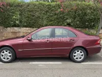 Usado Mercedes C200 Elegance 163 CV (119 kW) 2004 Granate Berlina