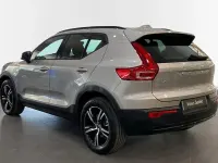 Usado Volvo XC40 Plus 163 CV (119 kW) 2025 Gris / plata SUV