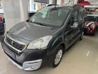 Usado Peugeot Partner Tepee Active 120 CV (88 kW) 2016 Gris / plata Monovolumen