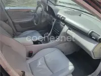 Usado Mercedes C220 Avantgarde 143 CV (105 kW) 2002 Violeta / lila Berlina