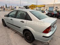 Begagnad Ford Focus Ghia 100 HK (73 kW) 2004 Grå Sedan