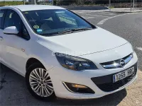 Usado Opel Astra Selective 110 CV (80 kW) 2013 Blanco Berlina