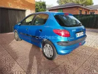 Usado Peugeot 206 70 CV (51 kW) 1999 Azul Utilitario