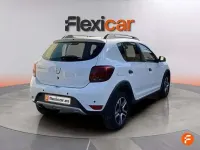 Usado Dacia Sandero Comfort 91 CV (66 kW) 2018 Blanco Utilitario