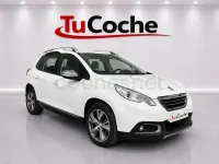 Usado Peugeot 2008 Allure 120 CV (88 kW) 2015 Blanco SUV