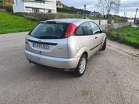 Usado Ford Focus Trend 90 CV (66 kW) 2000 Gris / plata Berlina