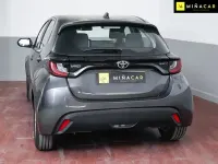Usado Toyota Yaris Hybrid Business Edition 116 CV (85 kW) 2026 Gris / plata Berlina