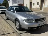 Usado Audi A4 110 CV (80 kW) 1999 Gris / plata Berlina