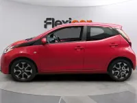 Usado Toyota Aygo X-play 72 CV (52 kW) 2019 Rojo Utilitario