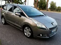 Usado Peugeot 5008 Style 115 CV (84 kW) 2013 Beige Monovolumen