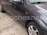 Usado Ford Focus Trend 100 CV (73 kW) 2004 Azul Berlina