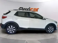 Usado Kia Stonic 101 CV (74 kW) 2025 Blanco SUV