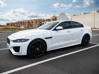 Usado Jaguar XE R-Dynamic 300 CV (220 kW) 2020 Blanco Berlina