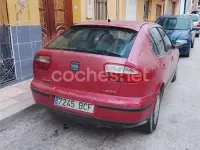 Usado Seat Leon 100 CV (73 kW) 2000 Rojo Utilitario