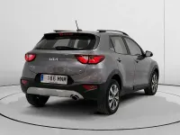 Usado Kia Stonic 100 CV (73 kW) 2024 Gris / plata SUV