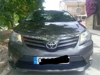 Usado Toyota Avensis Comfort 124 CV (91 kW) 2014 Marrón Familiar