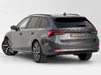 Usado Skoda Octavia Sport 204 CV (150 kW) 2021 Gris / plata Familiar