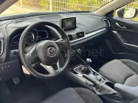 Usado Mazda 3 Luxury 150 CV (110 kW) 2015 Blanco Berlina